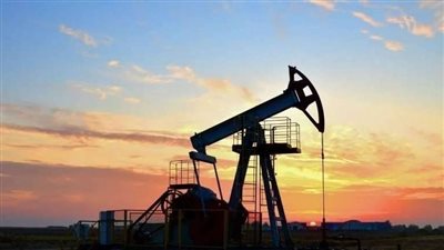أسعار النفط تواصل تراجعها بفعل ضبابية تأثير رسوم ترامب الجمركية