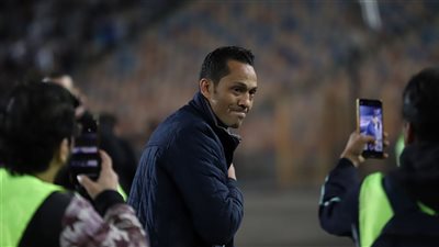 جماهير الزمالك تحيي عبد الحليم علي مدير الكرة في مودرن سبورت (صور)