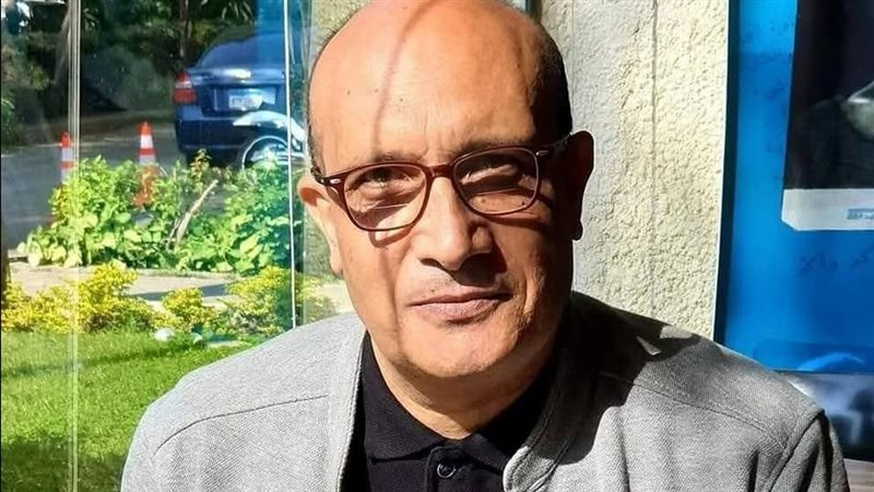 الكاتب عادل عصمت،