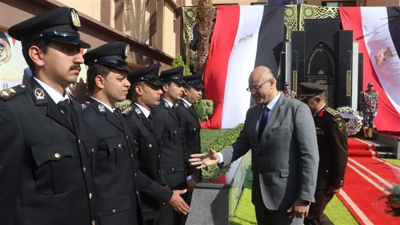 محافظ القليوبية يقدم