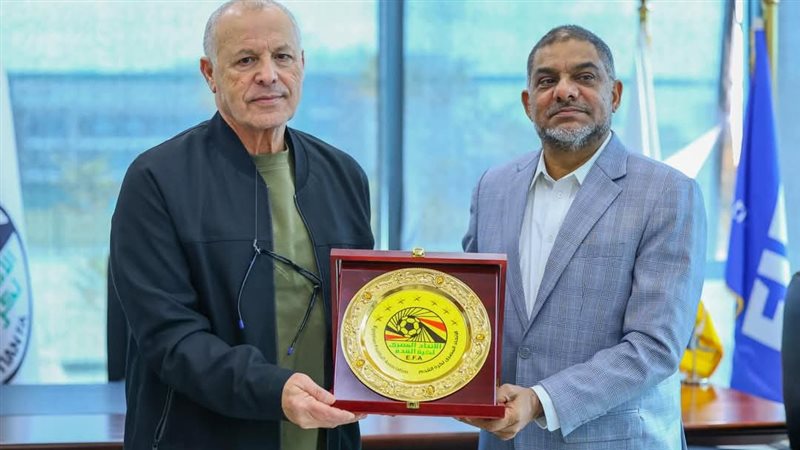 أبو ريدة يبحث تعزيز