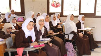 الأزهر: تعليم المرأة في الإسلام فريضة شرعية والجماعات المتطرفة تحرمه بقراءات مغلوطة