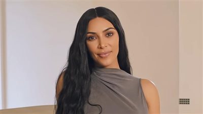 كيم كاردشيان تخسر آلاف المتابعين على إنستجرام وإكس بسبب ميلانيا ترامب، ومتابعون: باعت نفسها