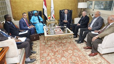كامل الوزير يبحث مع وزير البنية التحتية والموانئ السنغالي تعزيز التعاون