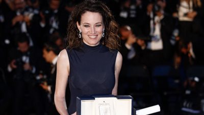 رد فعل المخرجة كورالي فارجيت لحظة إعلان ترشيحها للأوسكار (فيديو)