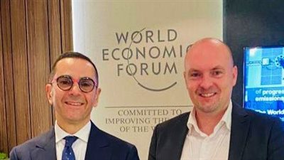 وزير الاستثمار يلتقي نائب رئيس شركة فيستاس لأنظمة الرياح والطاقة المتجددة