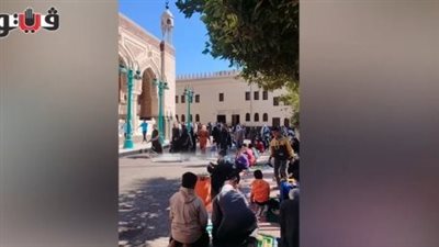 توافد المصلين على مسجد سيدي عبدالرحيم القنائى بالجمعة الأخيرة من شهر رجب (فيديو)