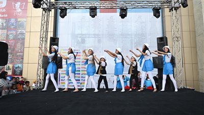 عروض الخيال والظل والفلكلور تجذب جمهور معرض القاهرة الدولي للكتاب (صور)