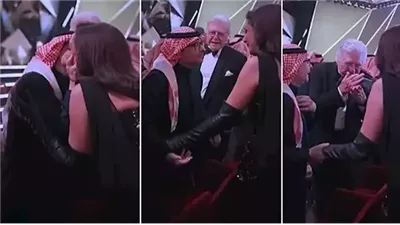 بسبب فيديو القبلة، الشرطة السعودية تستدعي عبد المجيد عبد الله وأنغام