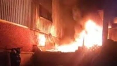 بسبب ماس كهربائي، المعمل الجنائي يعاين حريق مخزن خشب في عزبة الخلايفة