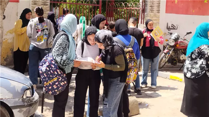 طلاب الشهادة الإعدادية