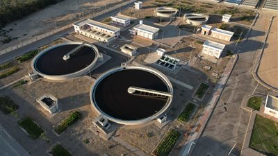 الإسكان: تنفيذ محطة تنقية مياه جديدة وتطوير المحور المركزي ومنظومة الصرف الصحي بالسادات