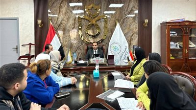 مدير الرعاية الصحية بالإسماعيلية يتابع مؤشرات تقييم الأداء مع فريق مكافحة العدوى (صور) 