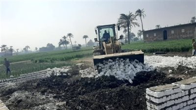 محافظ أسيوط: إيقاف التعامل على كامل حيازات المخالفين والمتعدين على الأراضي 