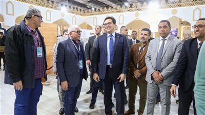 وزير الثقافة يتفقد أروقة معرض القاهرة الدولي للكتاب 56 (صور)