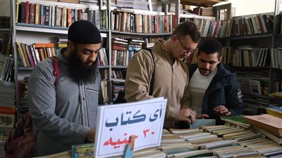 تبدأ من جنيه، تخفيضات قوية بجناح هيئة الكتاب بمعرض القاهرة الدولي
