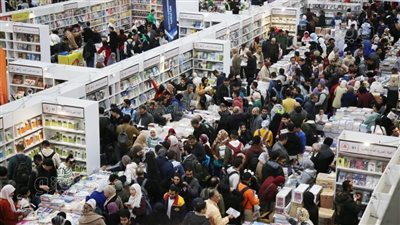 400 ألف زائر لمعرض الكتاب في أول أيامه
