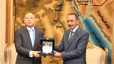 محافظ القاهرة يهنئ مدير أمن القاهرة بمناسبة عيد الشرطة