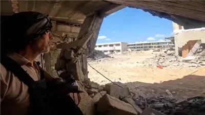 يحيى السنوار: ‏لبسوني البدلة غصب عني وأفضل الجعبة العسكرية