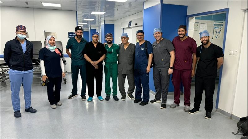 فريق اجراء الجراحة،