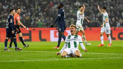 بوروسيا مونشنجلادباخ يفوز على بوخوم بثلاثية في الدوري الألماني