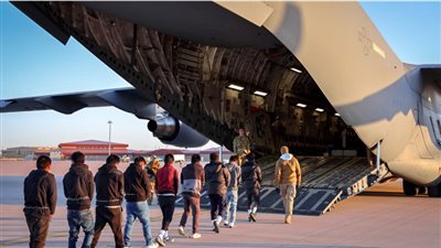 في 6 ساعات، خطة أمريكية لترحيل المهاجرين إلى بلد ثالث 