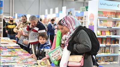 معرض القاهرة الدولي للكتاب يسجل حضورا جماهيريا يتجاوز 445 ألف زائر خلال يومه الثاني