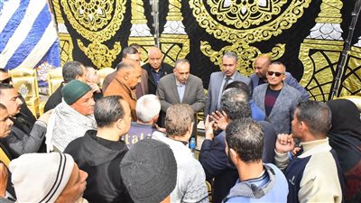 محافظ أسيوط يلتقي المواطنين بمركز القوصية للاستماع لطلباتهم (صور) 