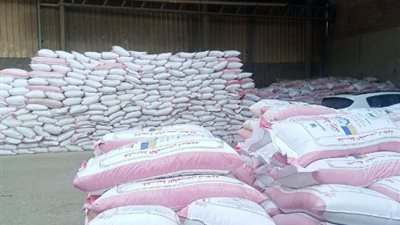 ضبط 11 طن مواد بناء وأعلاف مجهولة المصدر بالشرقية