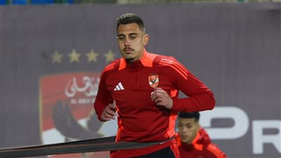 جراديسارعلى دكة بدلاء الأهلي أمام بيراميدز في الدوري 