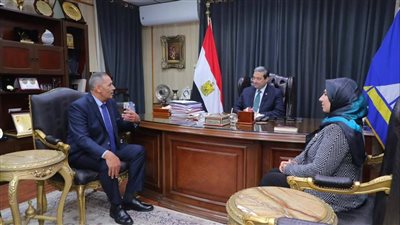 محافظ دمياط يناقش آليات تفعيل دور الجمعيات الاستهلاكية في توفير السلع بأسعار مناسبة