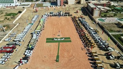 محافظ الوادي الجديد وقائد الدفاع الشعبي يتفقدان اصطفاف المركبات بـ الخارجة