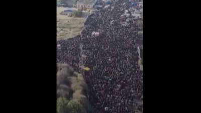 مشهد مؤثر، احتشاد آلاف الفلسطينيين قرب محور نتساريم انتظارًا لعودتهم إلى شمال غزة (فيديو) 