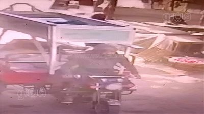 فكه وباعه لتاجر خردة، ضبط بطل واقعة سرقة نعش الموتى بالشرقية (صور)