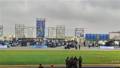 اصطفاف مركبات ومعدات الشرطة الحديثة في احتفال الداخلية بعيدها الـ73 بأرض العروض ( فيديو وصور )