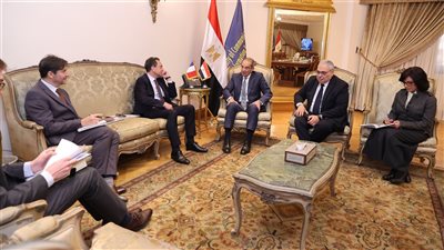 وزير الاتصالات يناقش مع السفير الفرنسي سبل تعزيز التعاون المشترك 