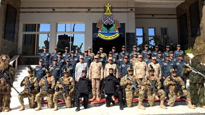 وزير الدفاع والإنتاج الحربى يتفقد قاعدة البحر الأحمر البحرية ويلتقى بعدد من المقاتلين (صور)