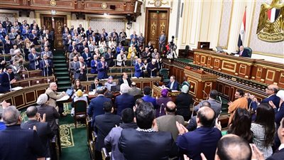 النواب يحسم المواد الخلافية بمشروع قانون العمل.. الإبقاء على نسبة العلاوة السنوية بقيمة 3%.. حصول المرأة على إجازة وضع لمدة 3 مرات.. وتخفيض ساعات العمل للحامل