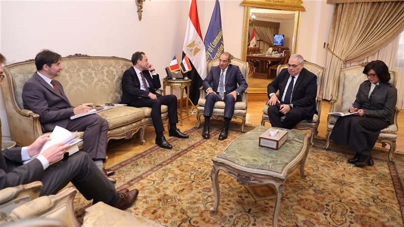 وزير الاتصالات والسفير