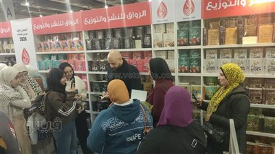 محمد صادق يوقع أحدث إصداراته بمعرض القاهرة الدولي للكتاب (صور) 