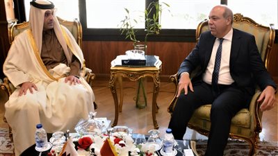 سامح الحفني يلتقي وزير النقل والمواصلات القطري لبحث آليات تعزيز التعاون