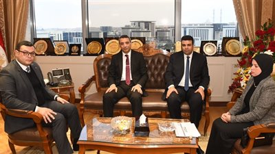 وزير الإسكان ومحافظ السويس يتابعان ملفات العمل والمشروعات المشتركة