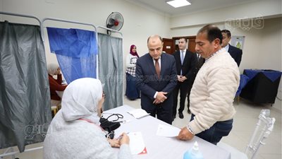 محافظ كفر الشيخ يتفقد القافلة الطبية الشاملة بنادي الخالدين ضمن مبادرة 