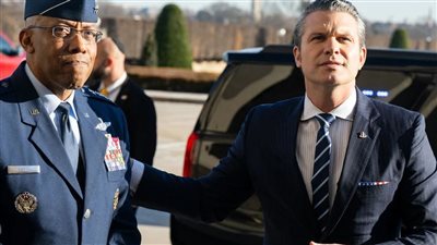 ترامب يعيد تشكيل الجيش الأمريكى، تفاصيل 3 أوامر تنفيذية مرتقب صدورها اليوم (فيديو)