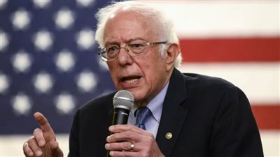 سيناتور أمريكي يصف مقترح ترامب لتهجير سكان غزة إلى مصر بجريمة حرب 