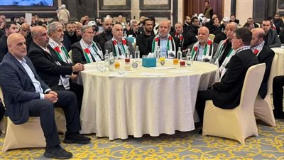 وفد قادة حماس يقيم حفل استقبال للأسرى المبعدين في مصر (فيديو)