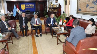 رئيس جامعة الإسكندرية يبحث مع سفيرة رومانيا سبل التعاون المشترك