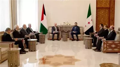 رئيس الوزراء الفلسطيني يلتقي الشرع في دمشق