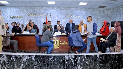 محافظ سوهاج ونائبه يعقدان اللقاء الجماهيري الأسبوعي لحل شكاوى المواطنين 