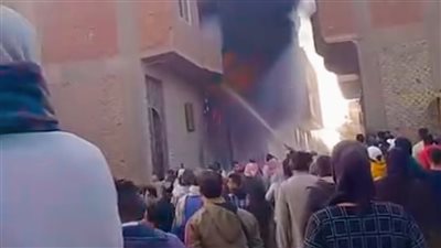 معاينة حريق معرض سيراميك: ماس كهربائي تسبب في تفحم المكان بالكامل